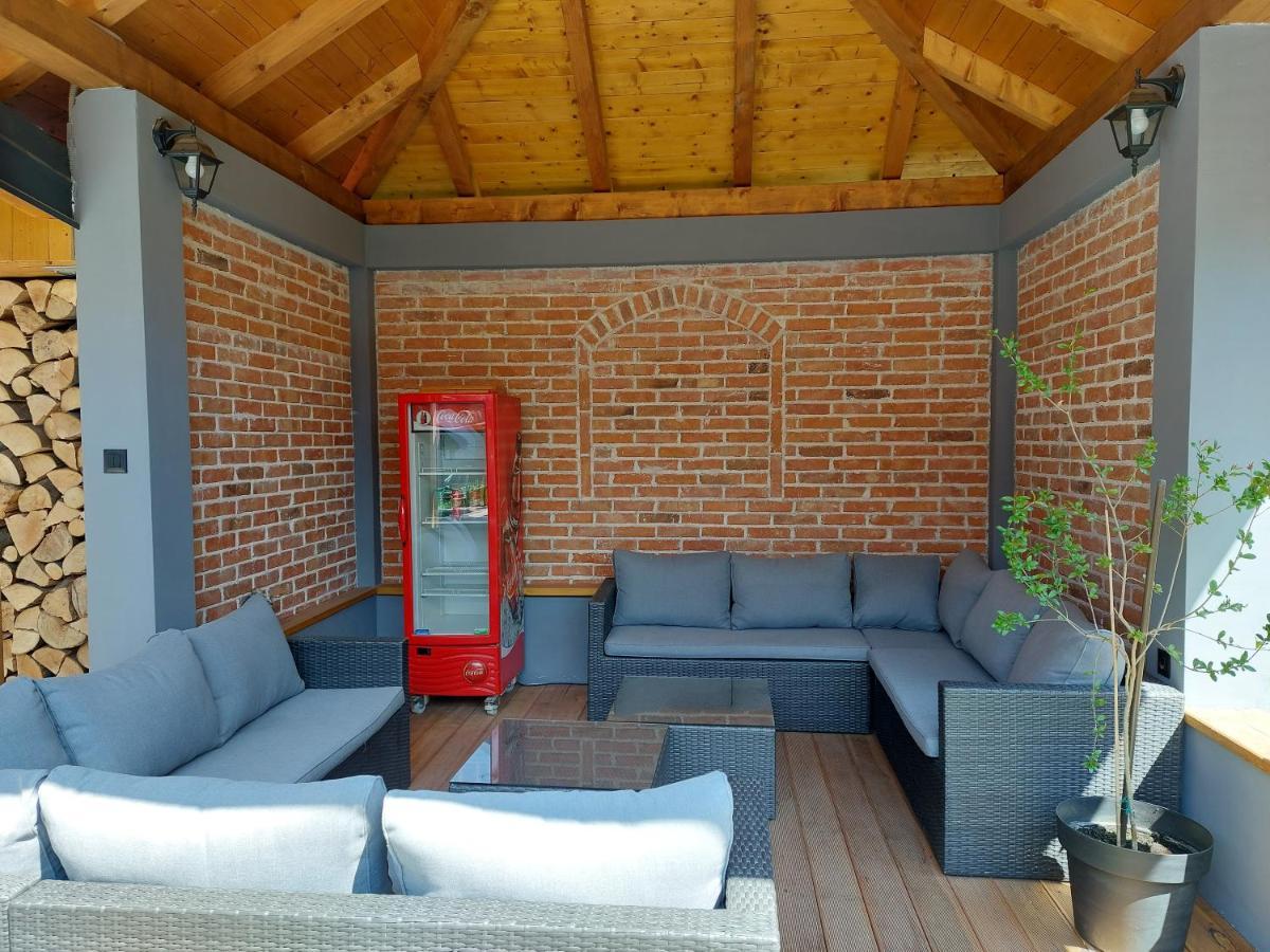 Apartment Карловаць Екстер'єр фото