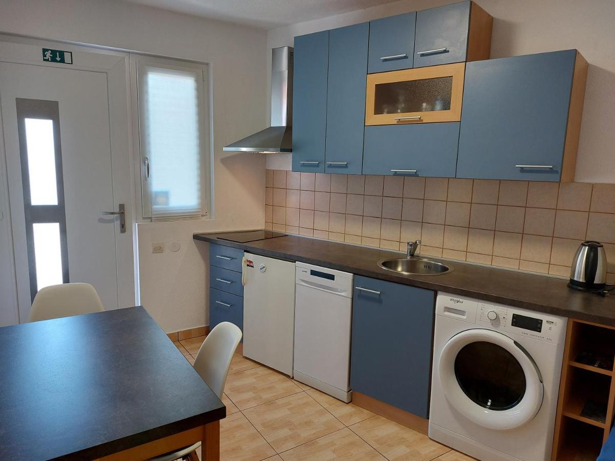 Apartment Карловаць Екстер'єр фото