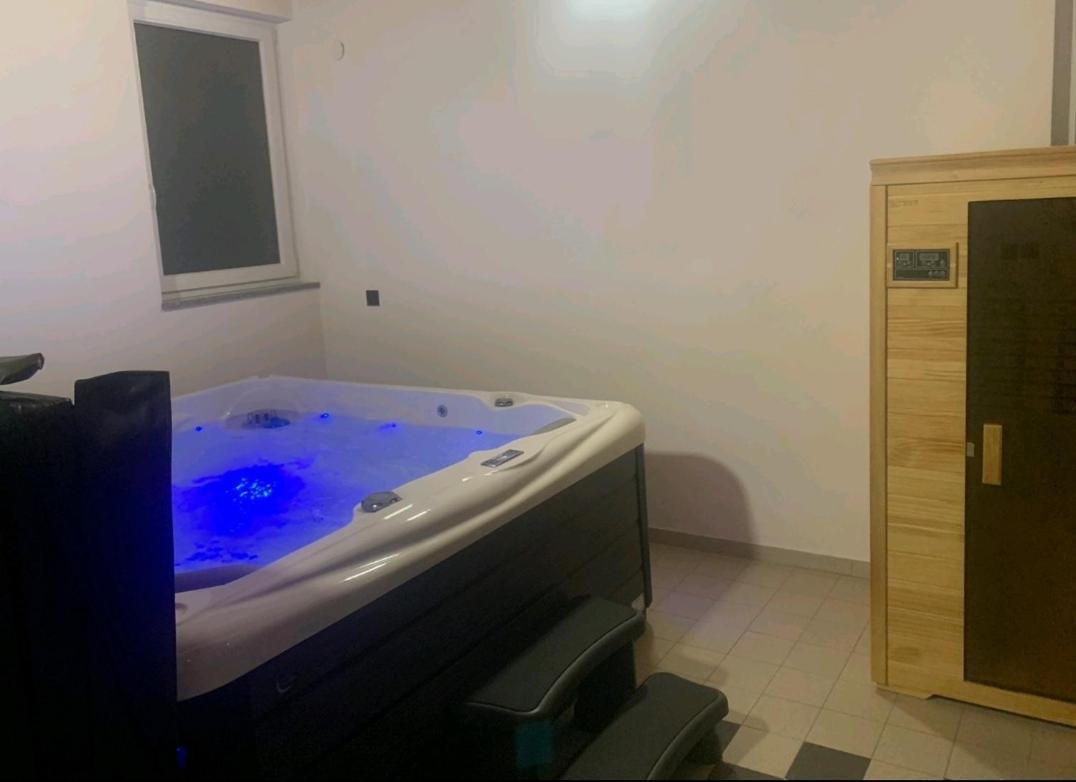Apartment Карловаць Екстер'єр фото