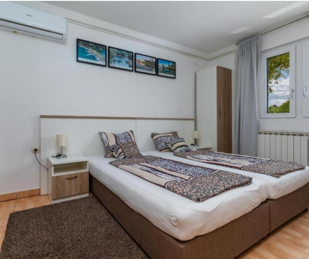 Apartment Карловаць Екстер'єр фото
