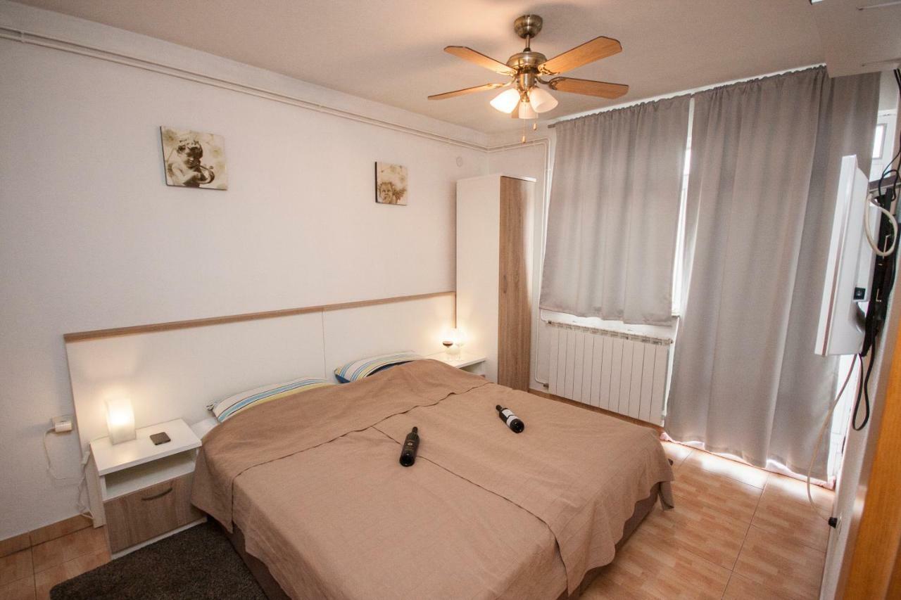 Apartment Карловаць Екстер'єр фото