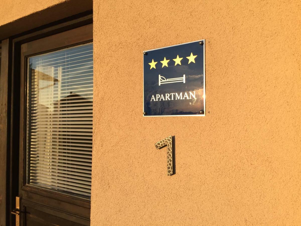 Apartment Карловаць Екстер'єр фото